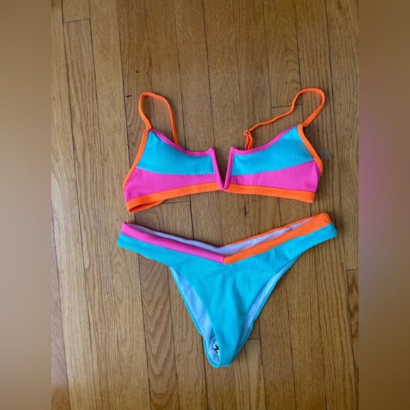 Never worn bikini - Picture 5 of 9